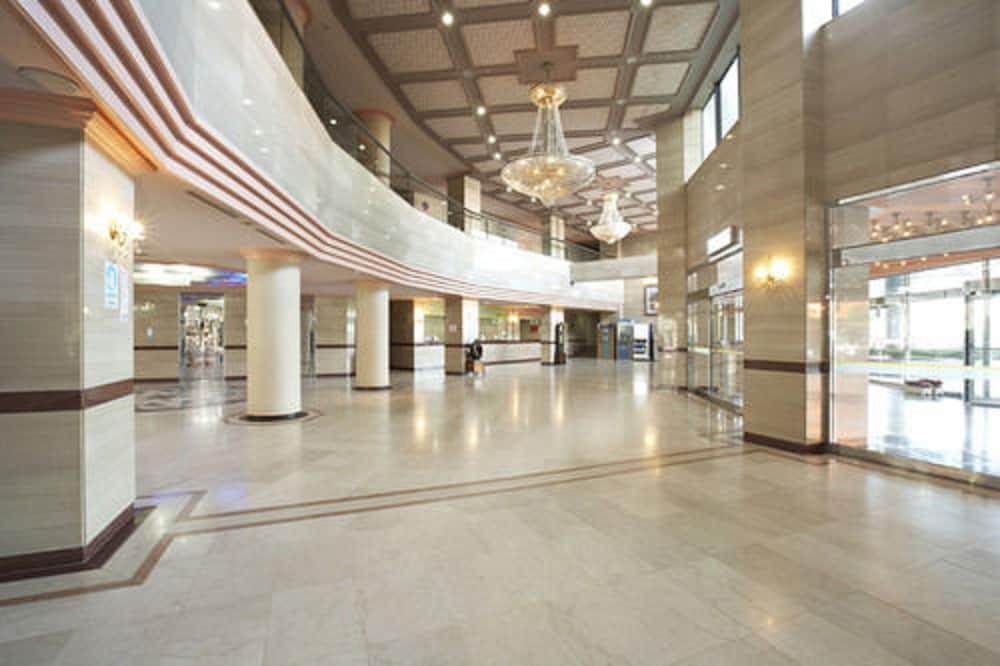 로비 / Expedia Group image