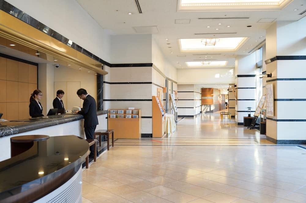 프론트 데스크 / Expedia Group image