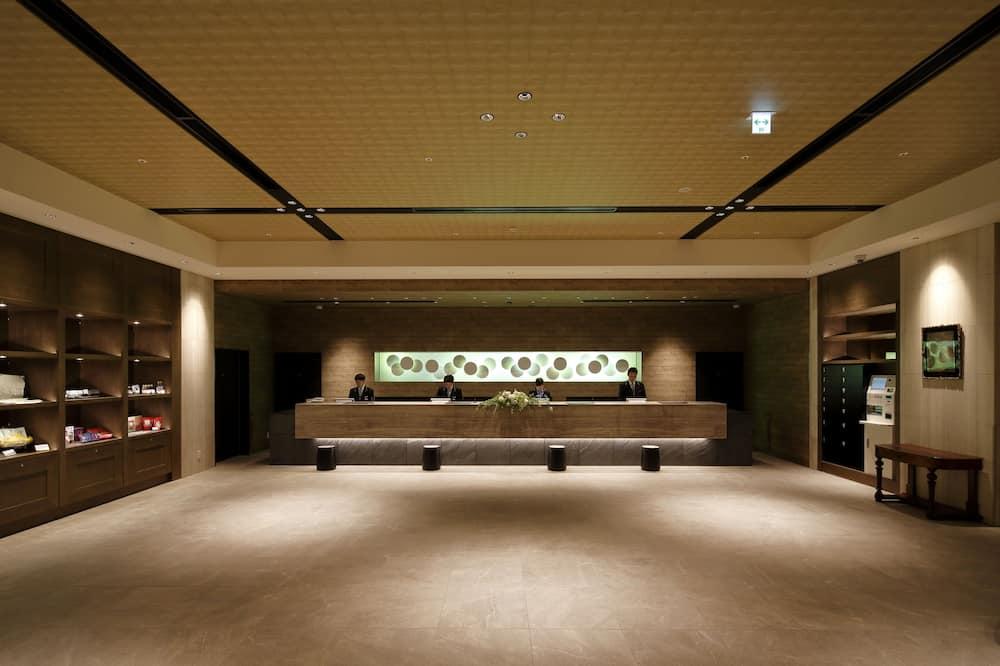 프론트 데스크 / Expedia Group image