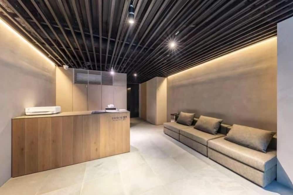 프론트 데스크 / Expedia Group image