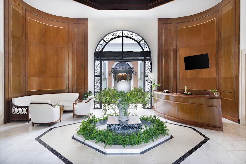 로비 / Expedia Group image