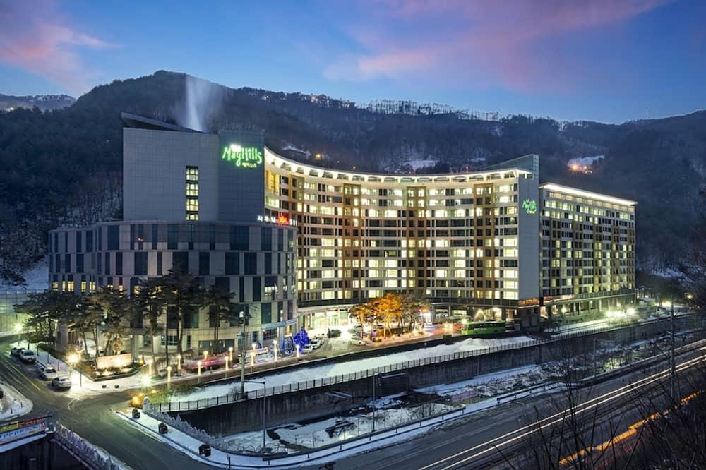 건물 / Expedia Group image