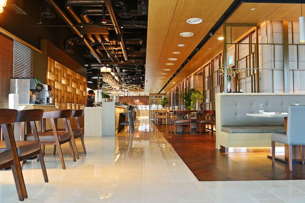 바 / Expedia Group image