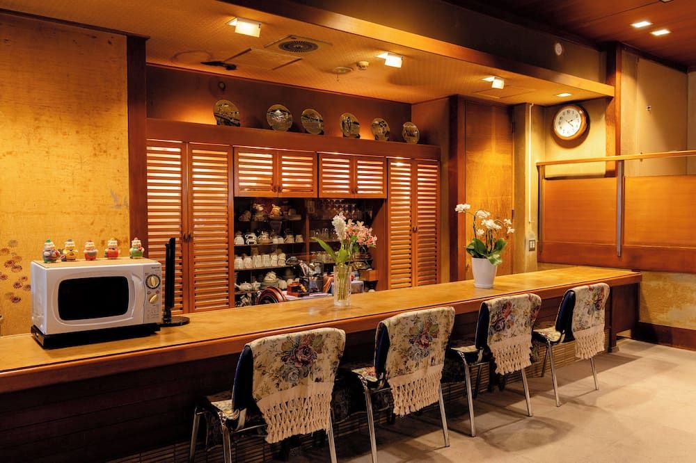 바 / Expedia Group image