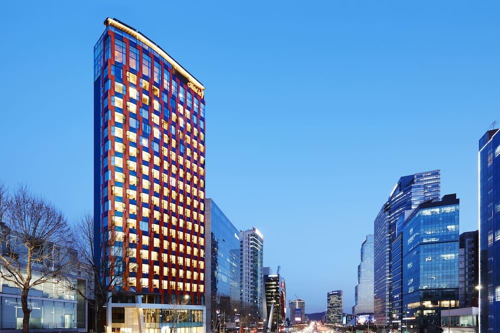 건물 / Expedia Group image