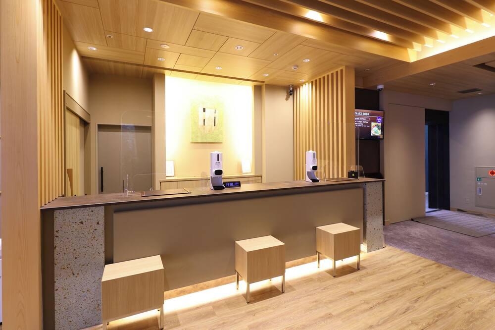 프론트 데스크 / Expedia Group image