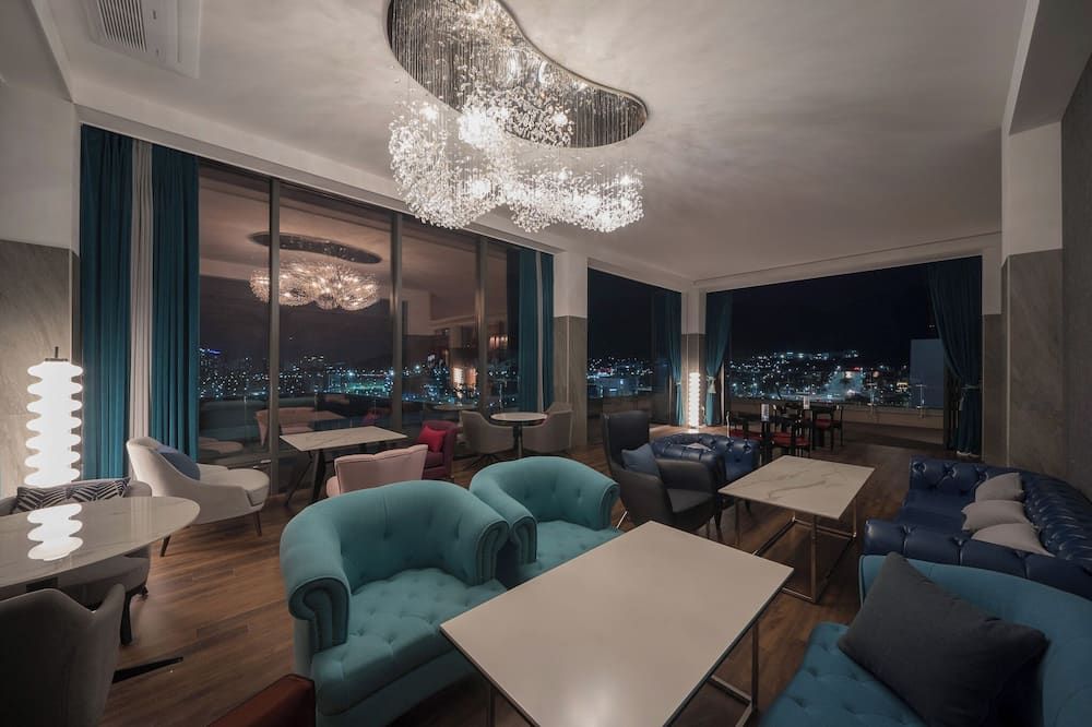 바 / Expedia Group image