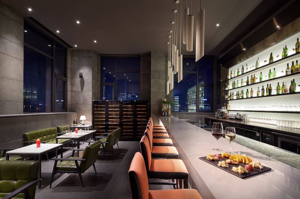 바 / Expedia Group image