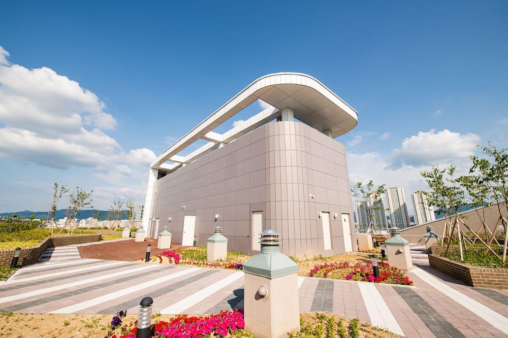 건물 / Expedia Group image