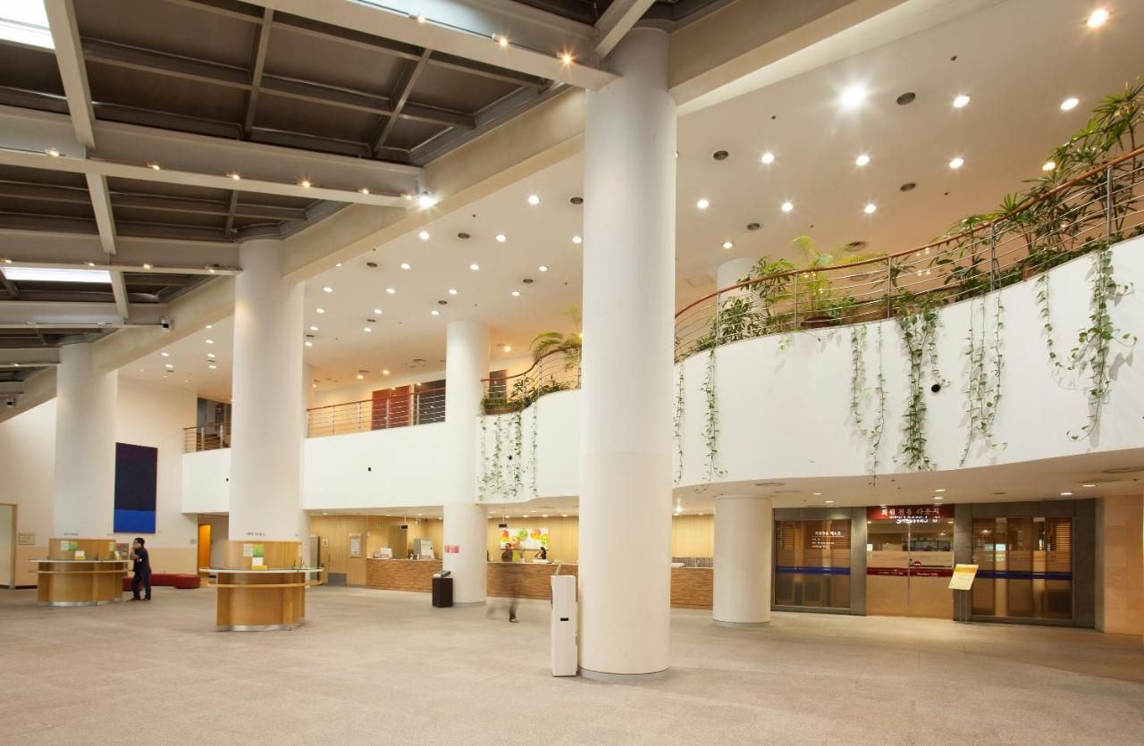 로비 / Booking.com image