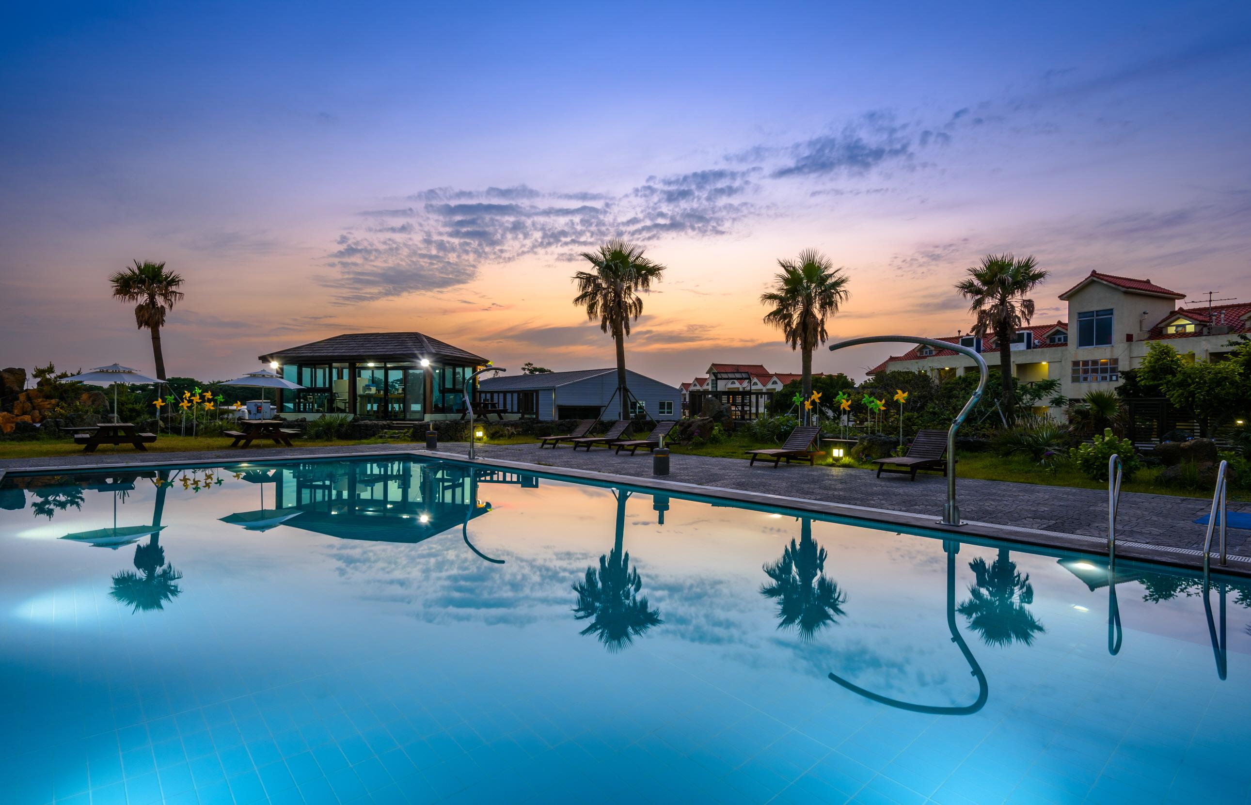 수영장 / Official Hotel Information image