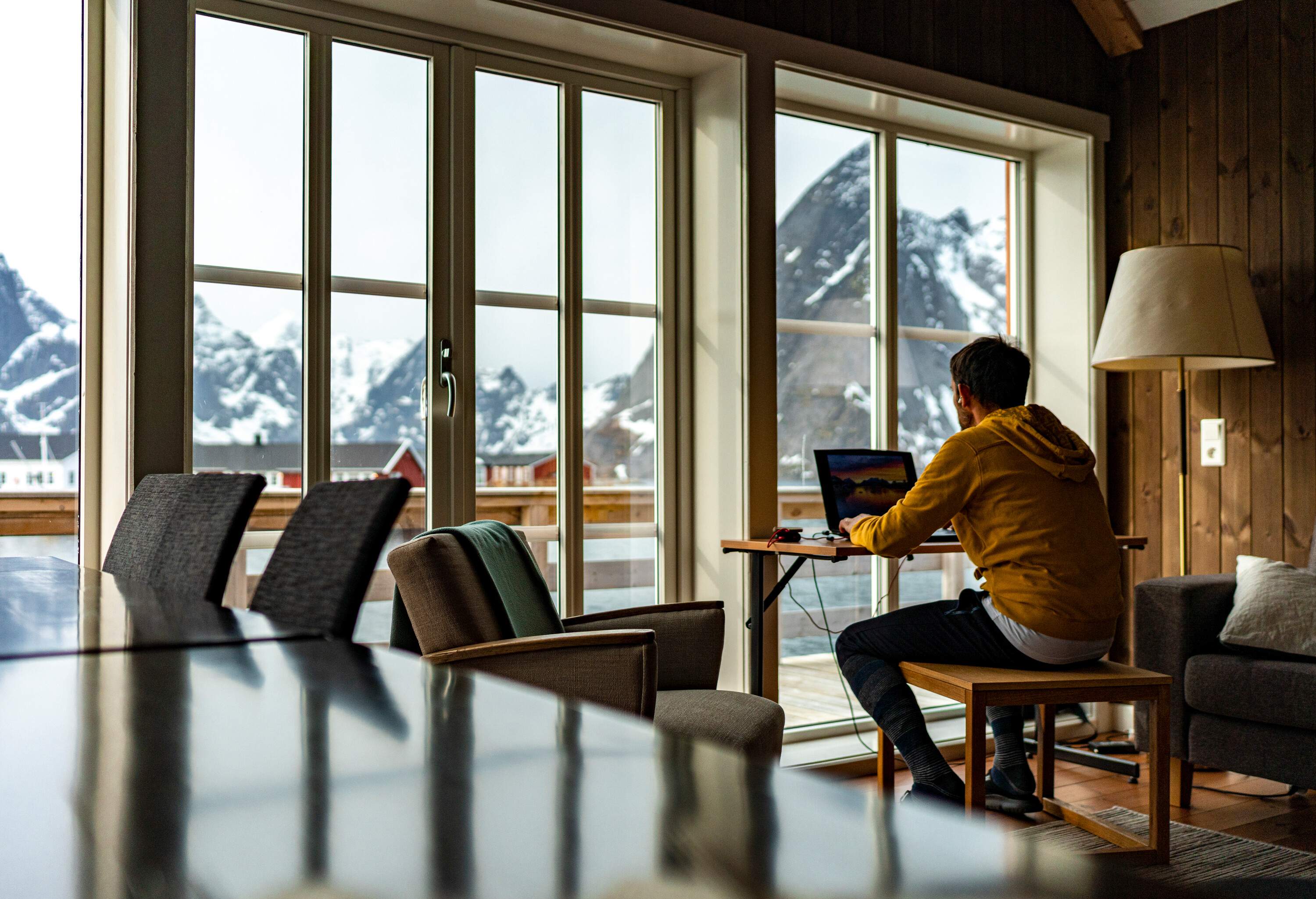 dest_norway_lofoten_people_man_computer_laptop_gettyimages-1433189021