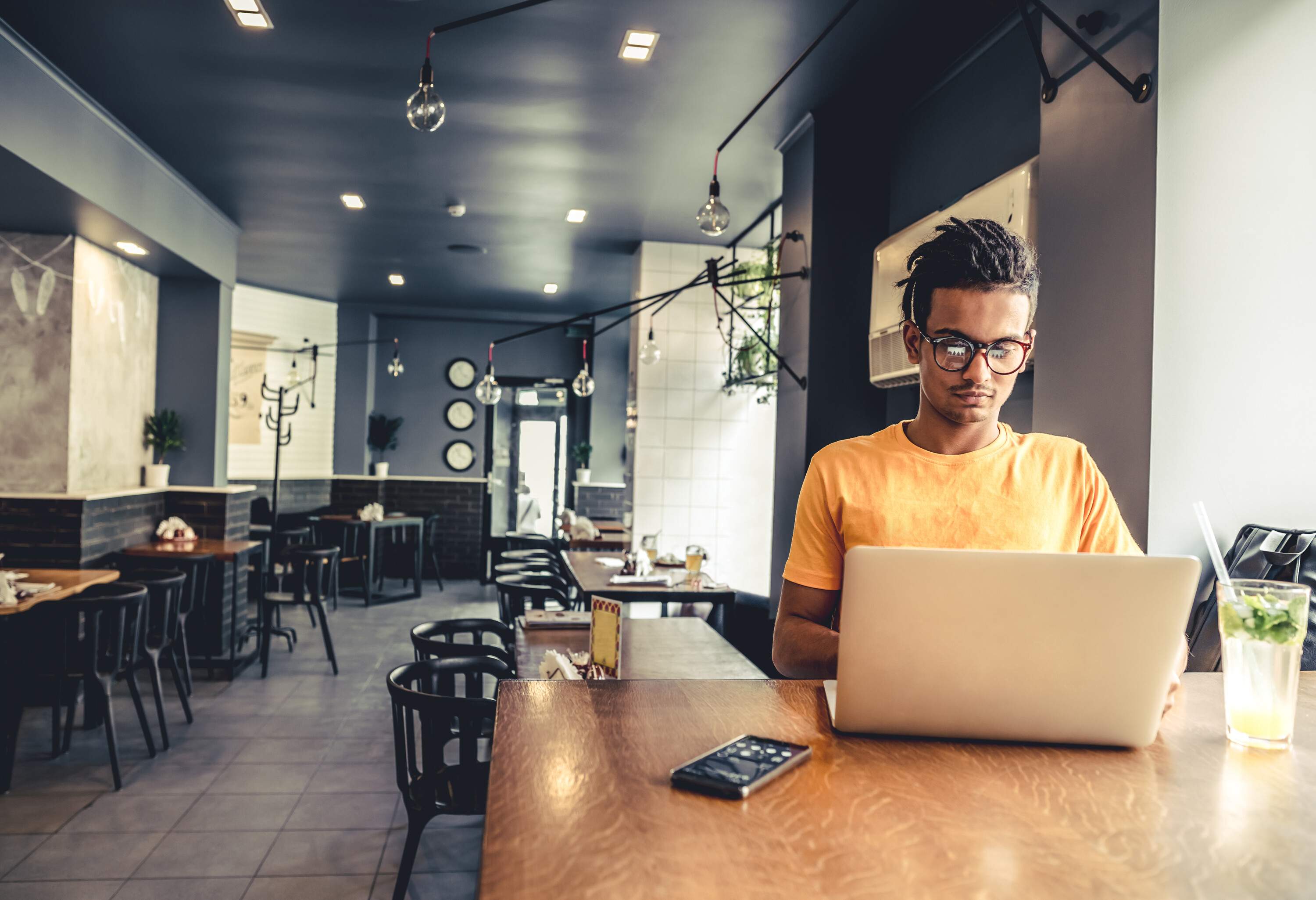 theme_person_work_office_job_laptop-shutterstock-portfolio_1355057030
