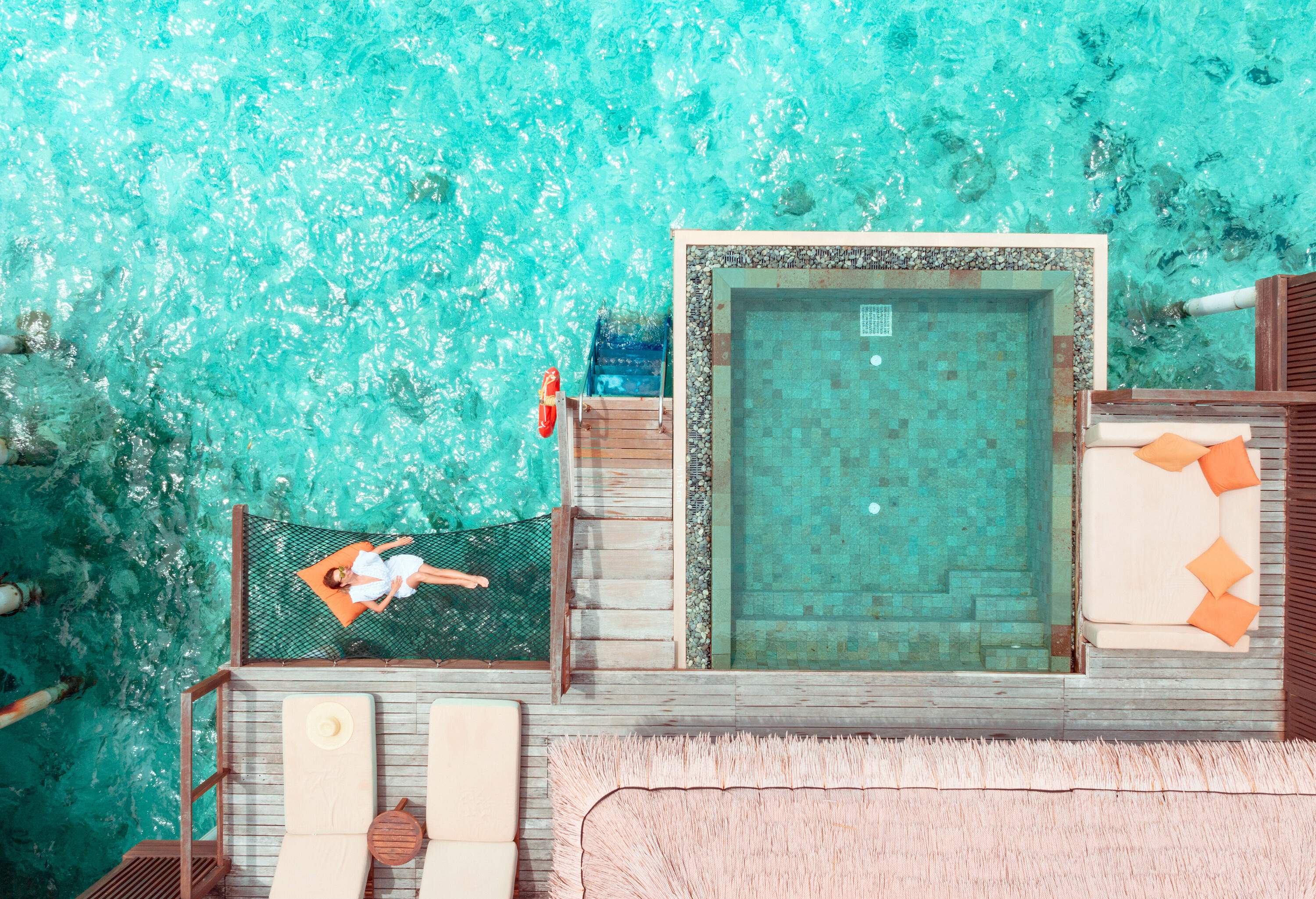 dest_maldives_theme_hotel_luxury_pool_gettyimages-1405771821
