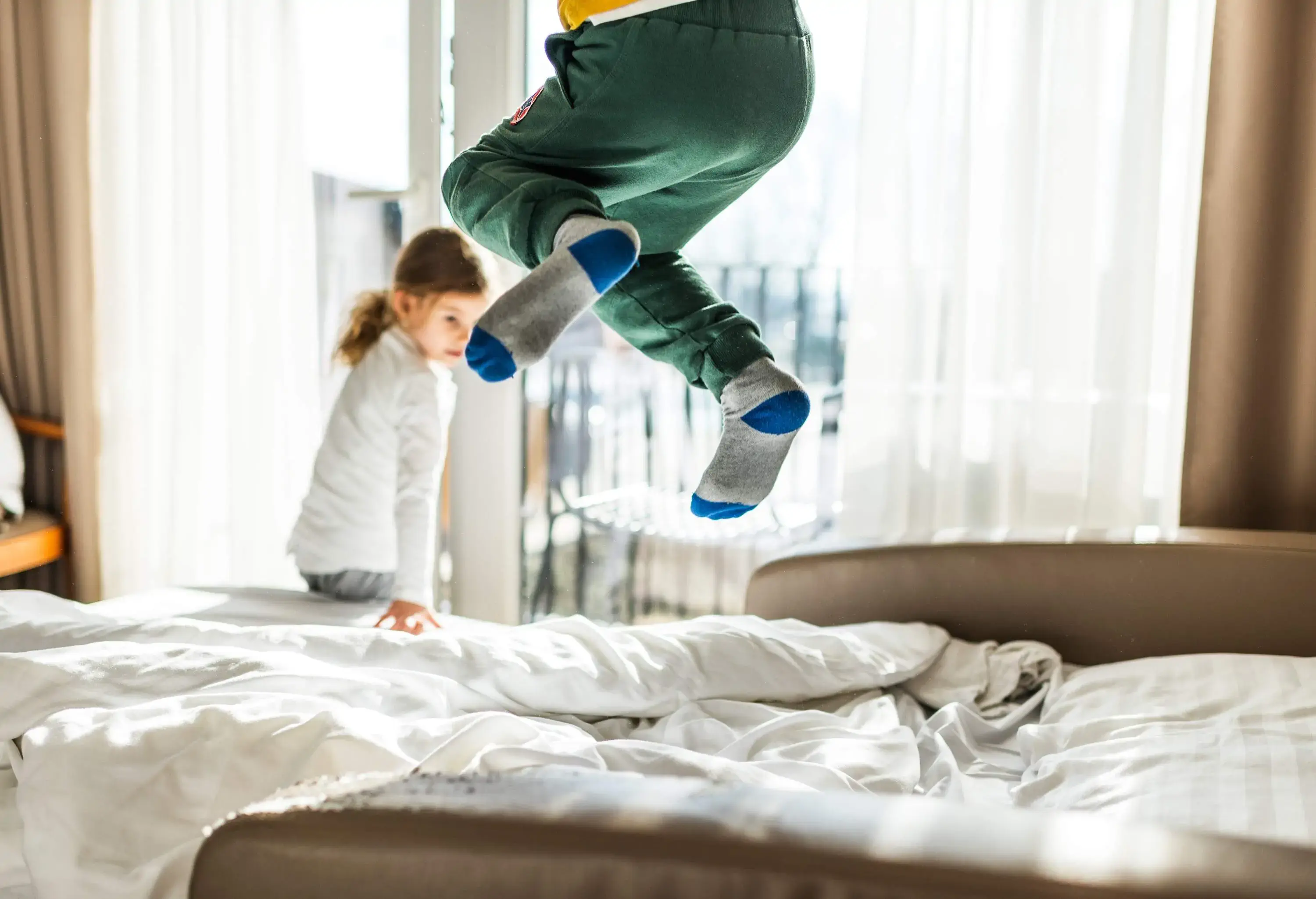 theme_hotel_people_child_family_travel_gettyimages-1301382396