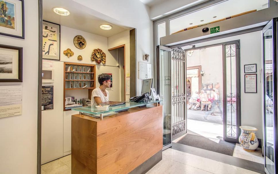 프론트 데스크 사진