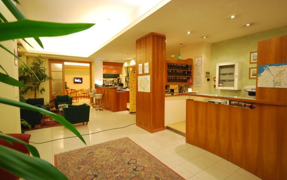 프론트 데스크 사진