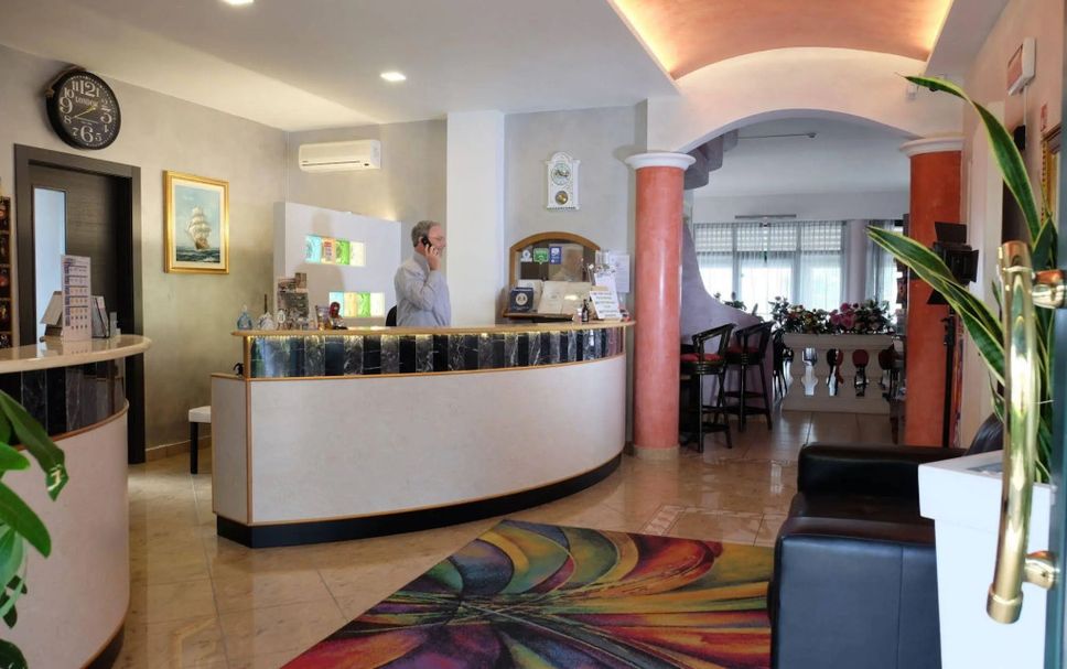 프론트 데스크 사진