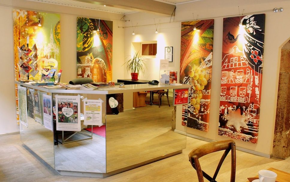 프론트 데스크 사진