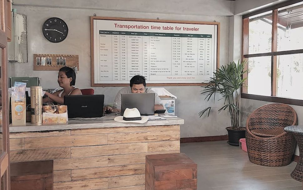 프론트 데스크 사진