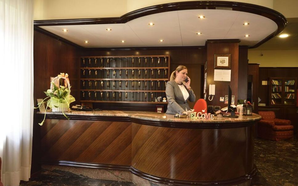 프론트 데스크 사진