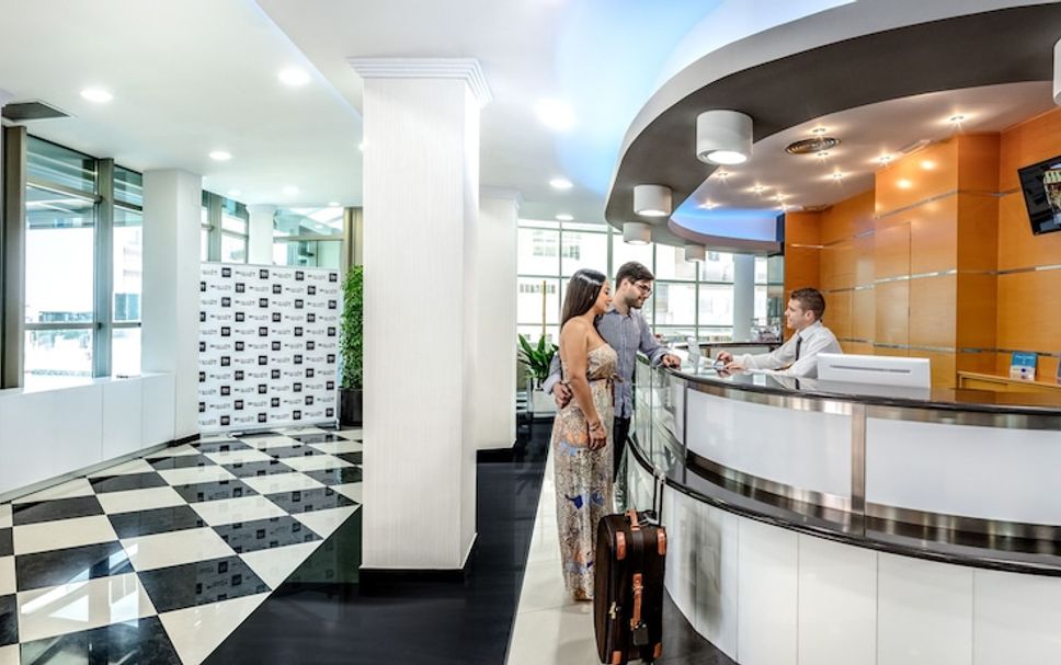 프론트 데스크 사진