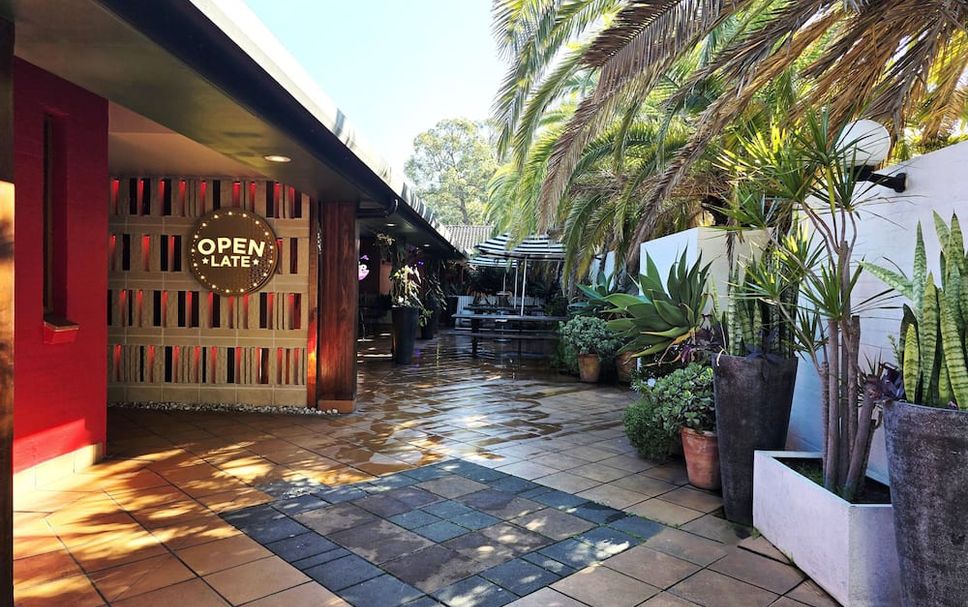 호텔 입구 사진