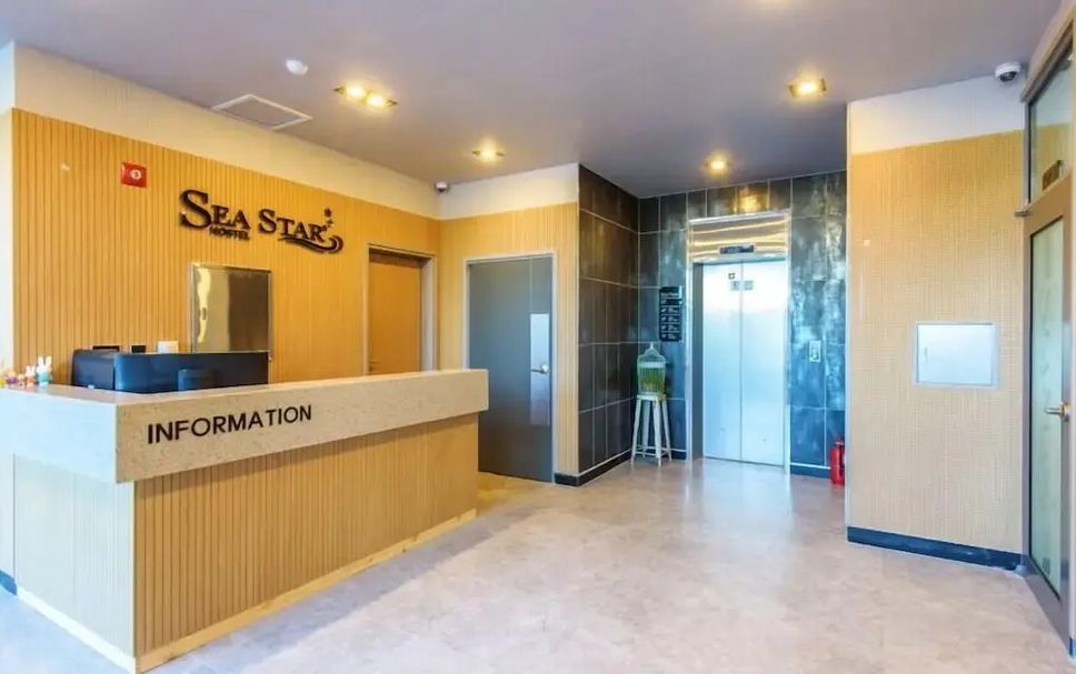 프론트 데스크 사진