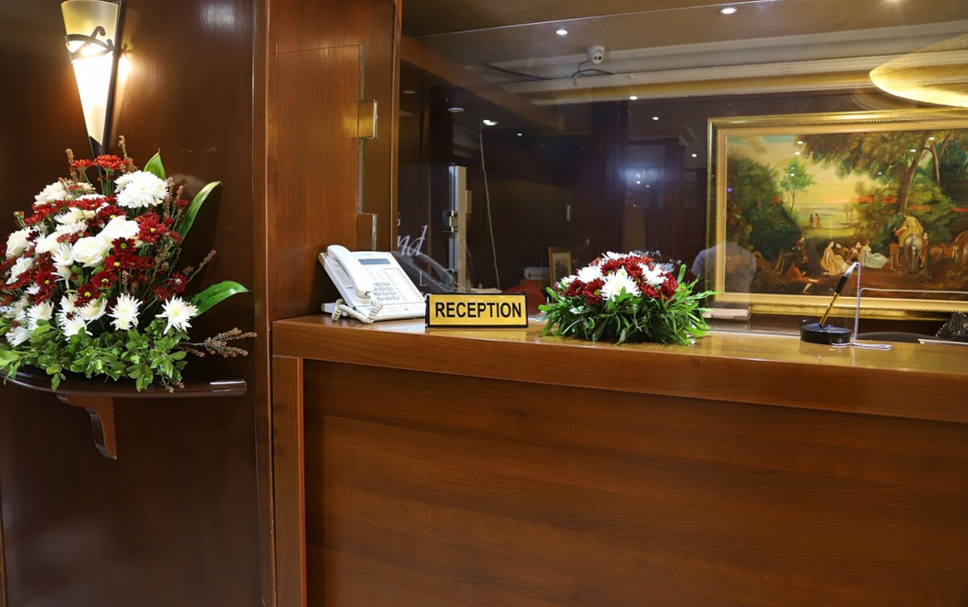 프론트 데스크 사진