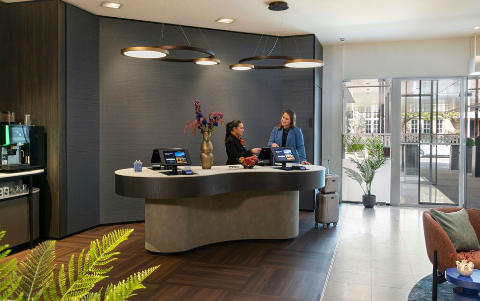 프론트 데스크 사진