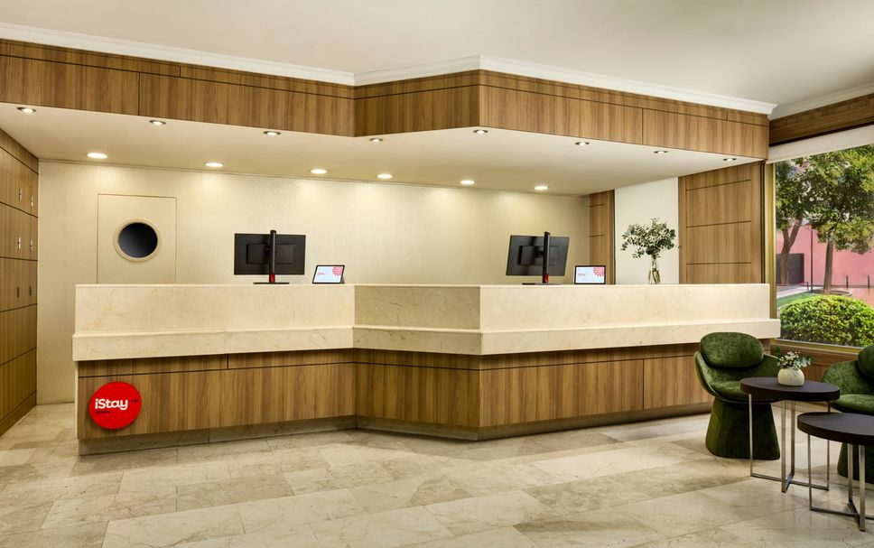 프론트 데스크 사진