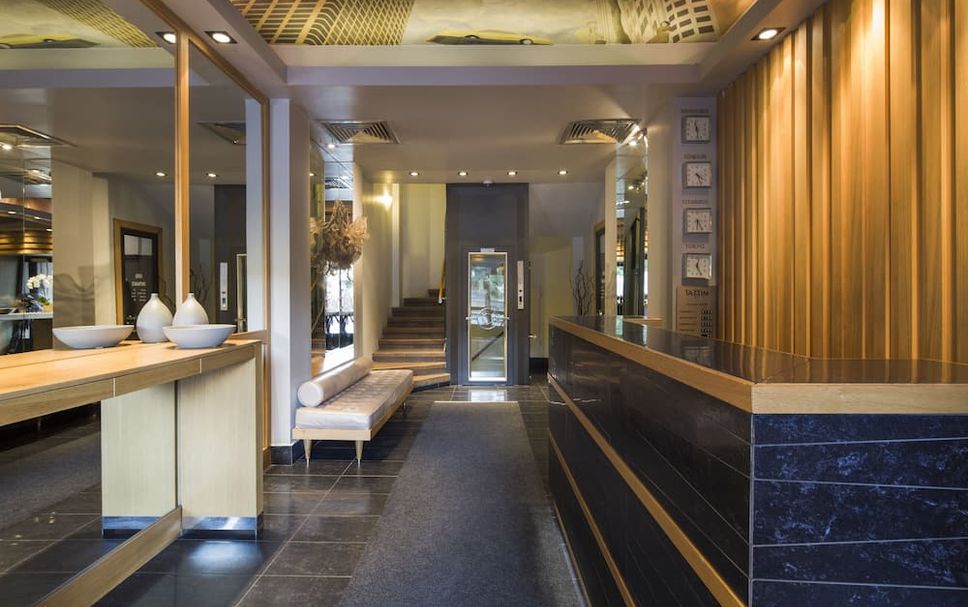 프론트 데스크 사진