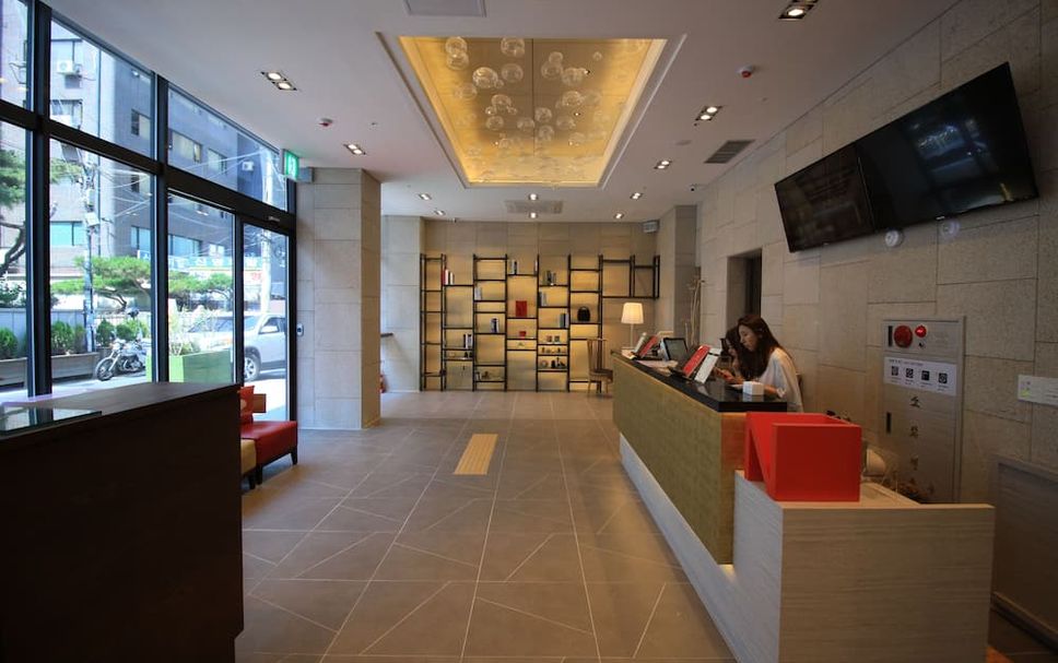 프론트 데스크 사진