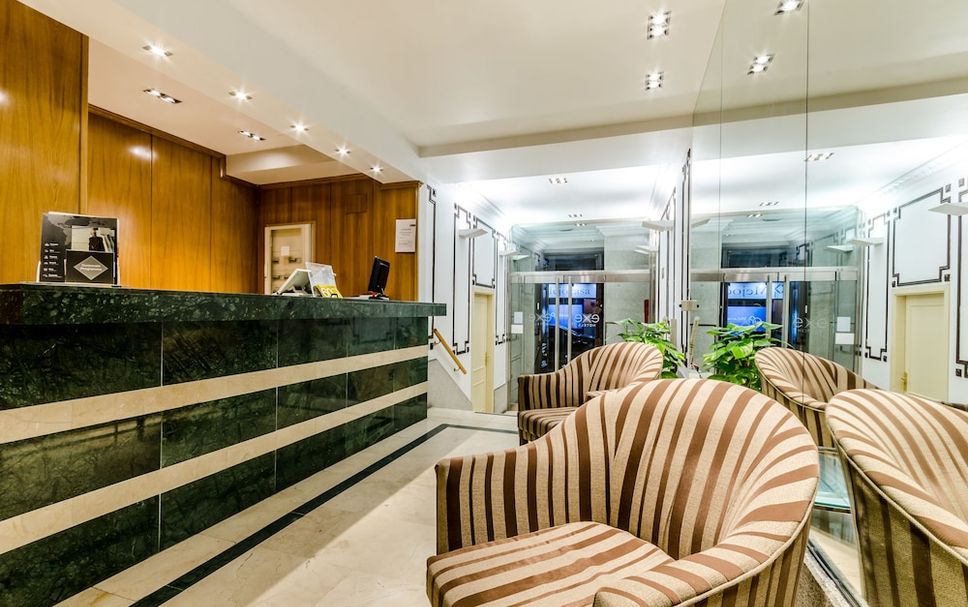 프론트 데스크 사진