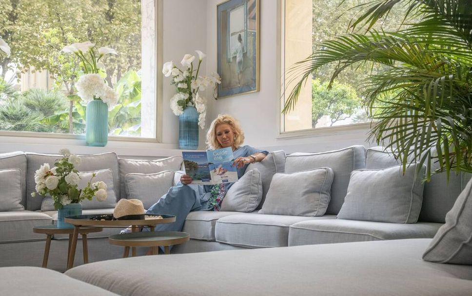 프론트 데스크 사진