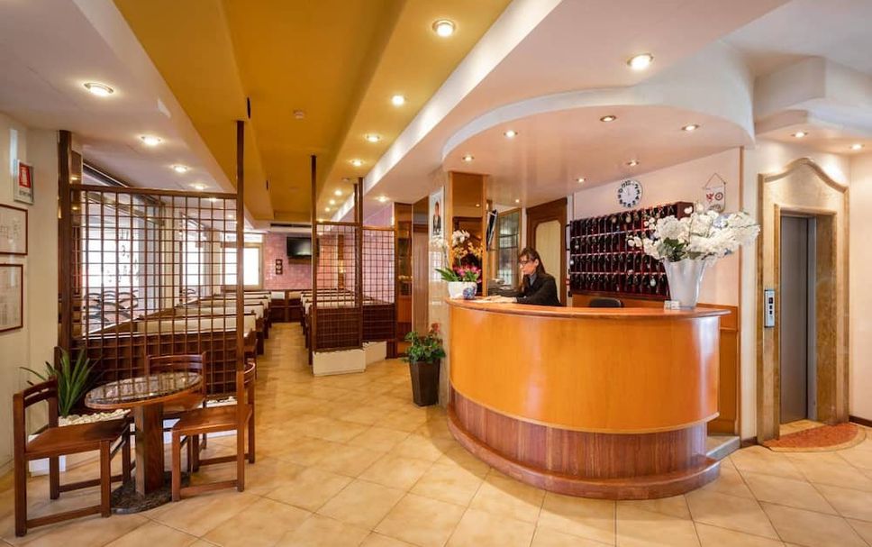 프론트 데스크 사진