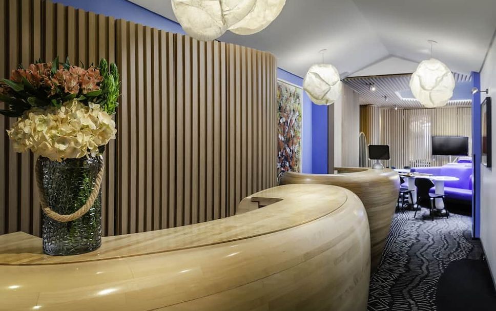 프론트 데스크 사진