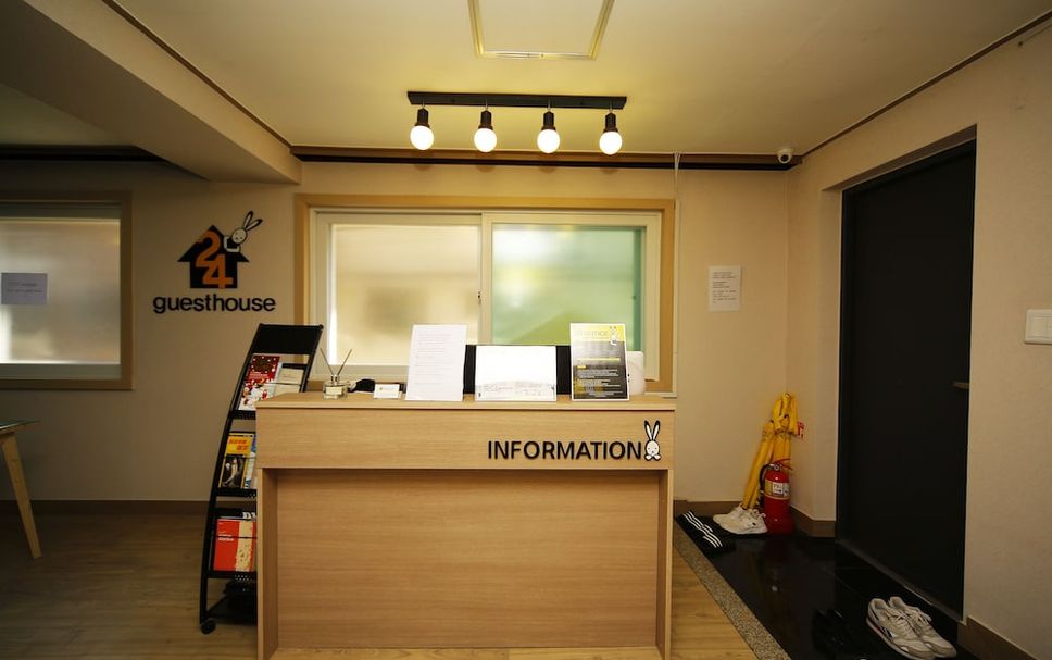 프론트 데스크 사진