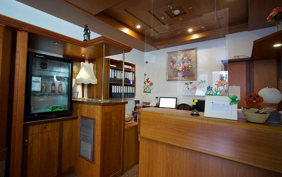 프론트 데스크 사진