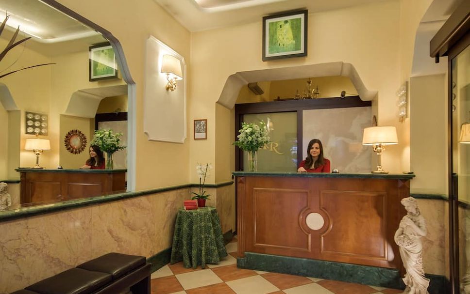 프론트 데스크 사진