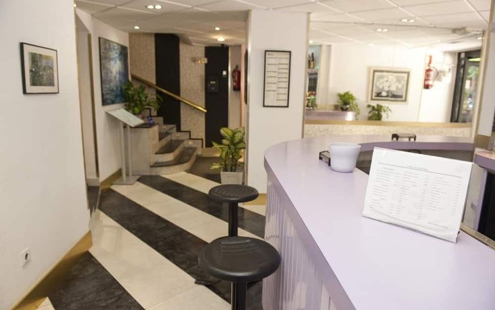 프론트 데스크 사진