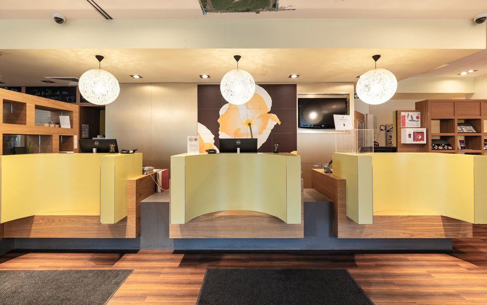 프론트 데스크 사진