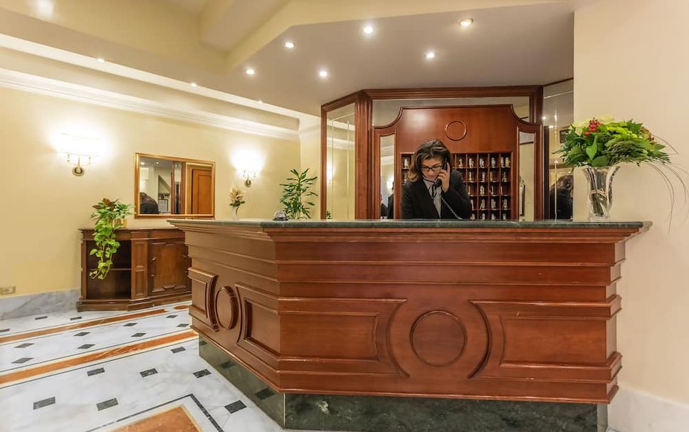 프론트 데스크 사진