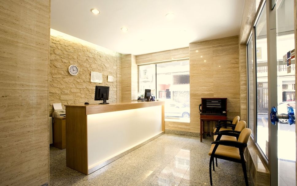 프론트 데스크 사진