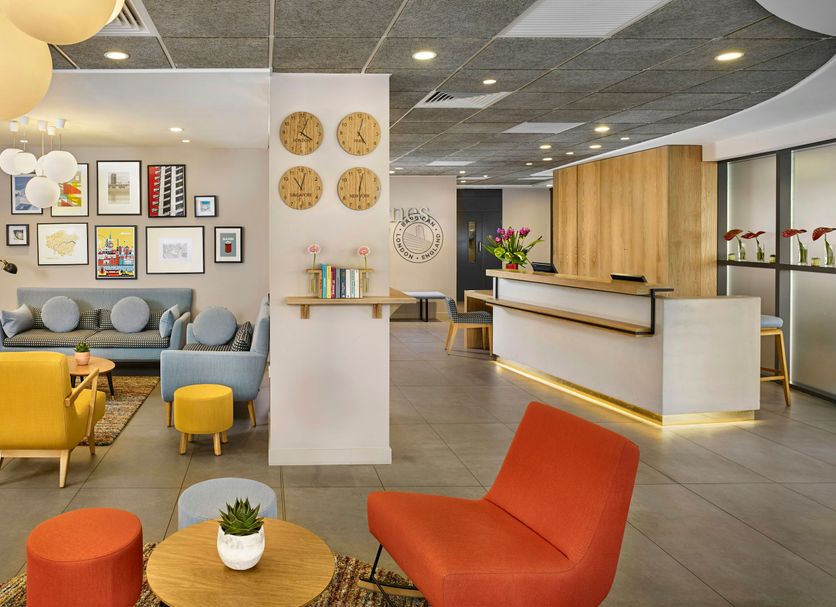 프론트 데스크 사진