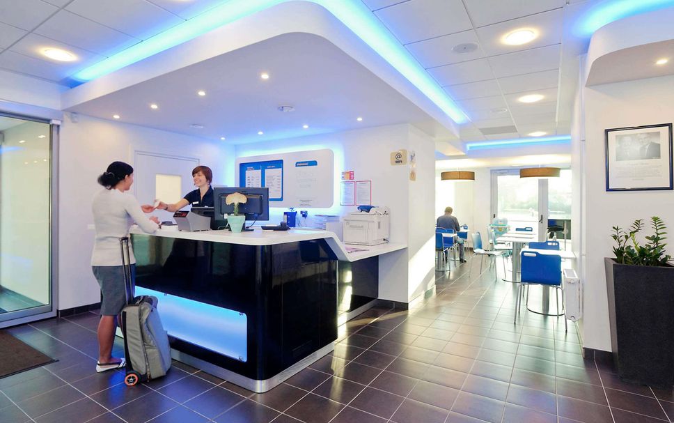 프론트 데스크 사진