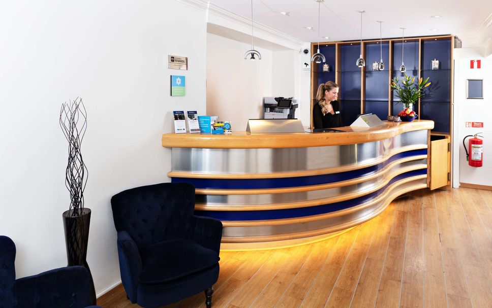 프론트 데스크 사진