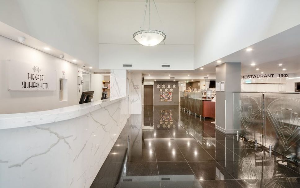 프론트 데스크 사진