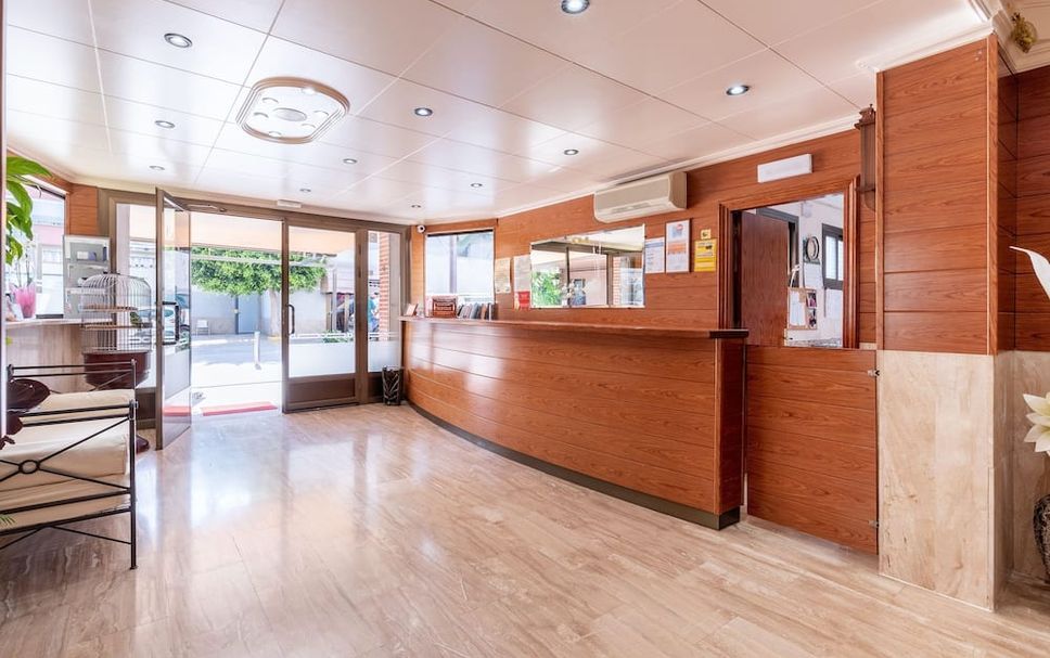 프론트 데스크 사진