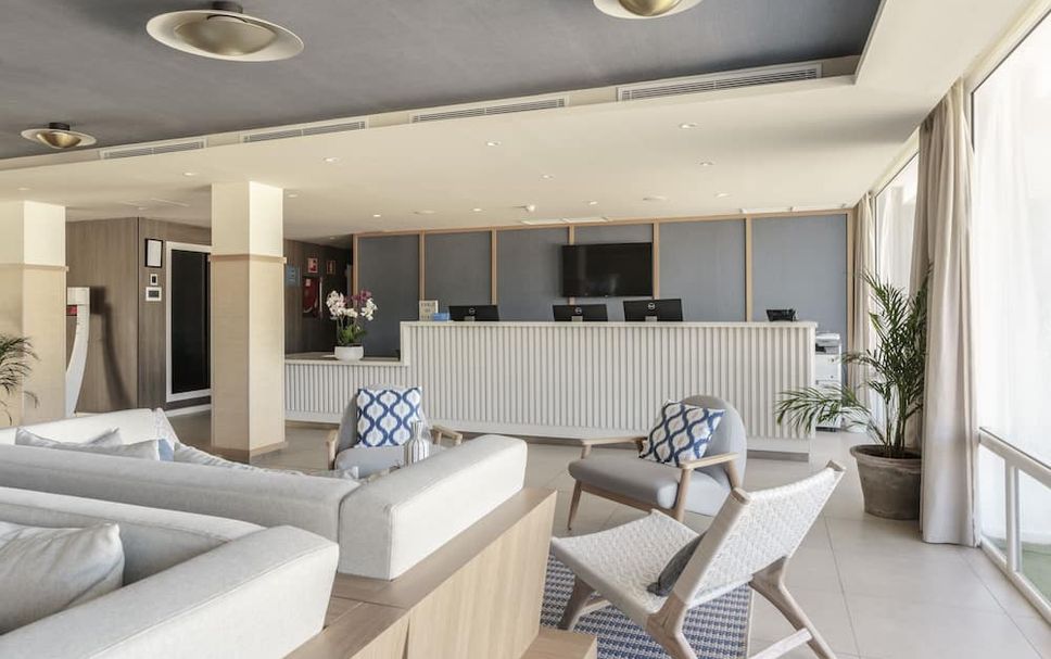 프론트 데스크 사진